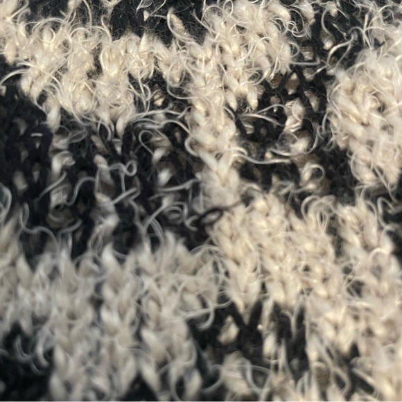 Bardot - Waterfall style animal print fuzzy sweater - Picture 3 of 11